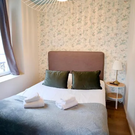 La Bonbonniere, Bleue Ou Rose * Caen